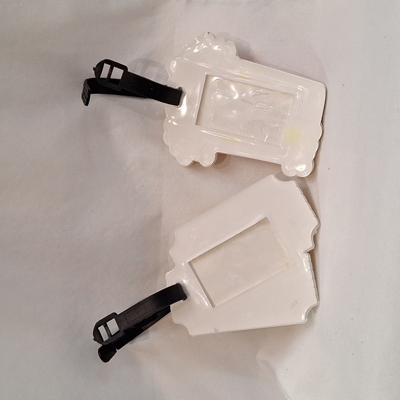 #AEO Pair of Movie luggage tags - Picture 2 of 6
